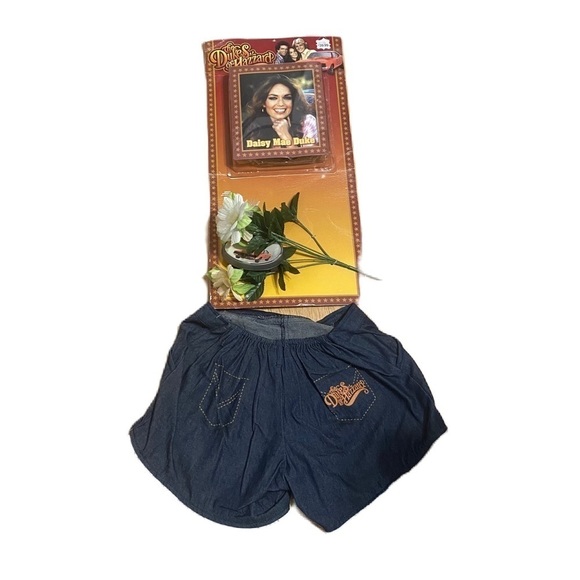 Daisy Mae Duke Costume W/ Wig Flowers Accessories Shorts Dukes of Hazzard - Picture 1 of 10